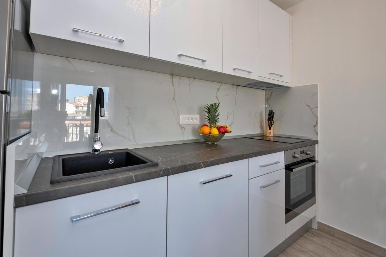 Luxury apartment Makarska 2min from beach Exteriör bild