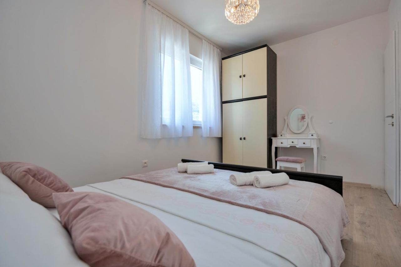 Luxury apartment Makarska 2min from beach Exteriör bild